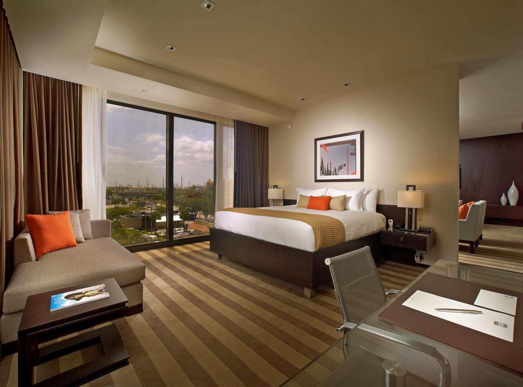 โรงแรมอีบี ไมอามี แอร์พอร์ต Miami Springs ภายนอก รูปภาพ